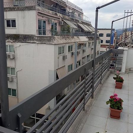Lemon - Happyhostgr - Downtown Apartment Wolos Zewnętrze zdjęcie